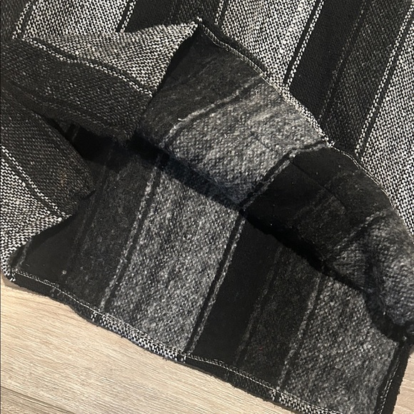 NWOT Artilana Black and Gray Knit Baja Hoodie Size XL - Picture 7 of 7